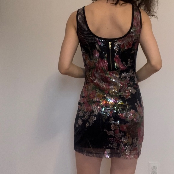 Mini sparkling dress ✨ - Picture 5 of 9